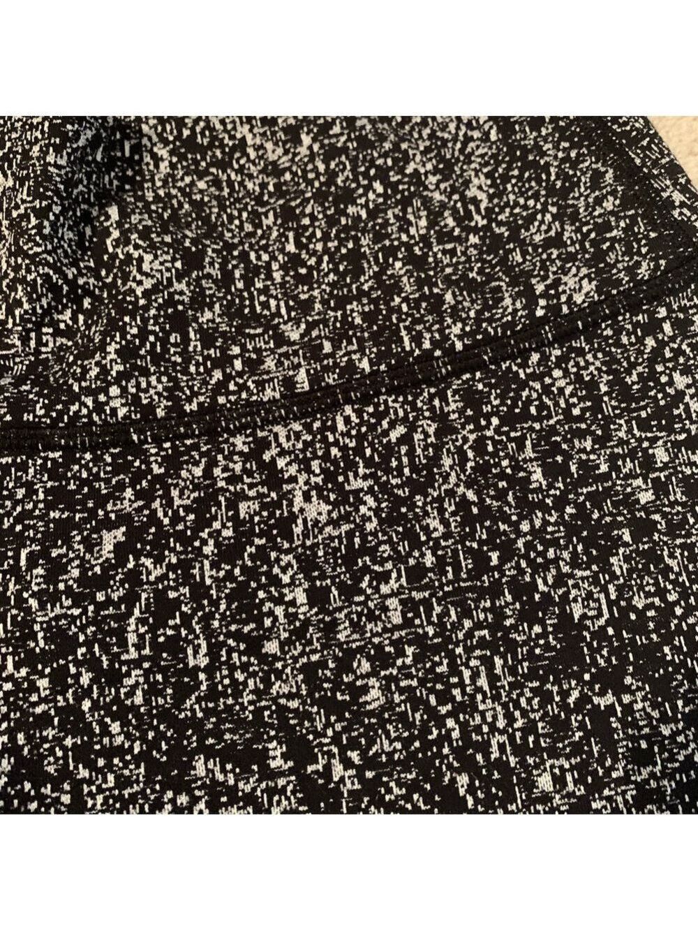 Lululemon Black & White Textured Wunder Unders - Picture 2 of 9